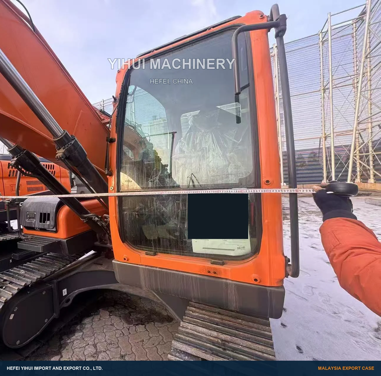 YIHUI staff measuring the excavator cab before export