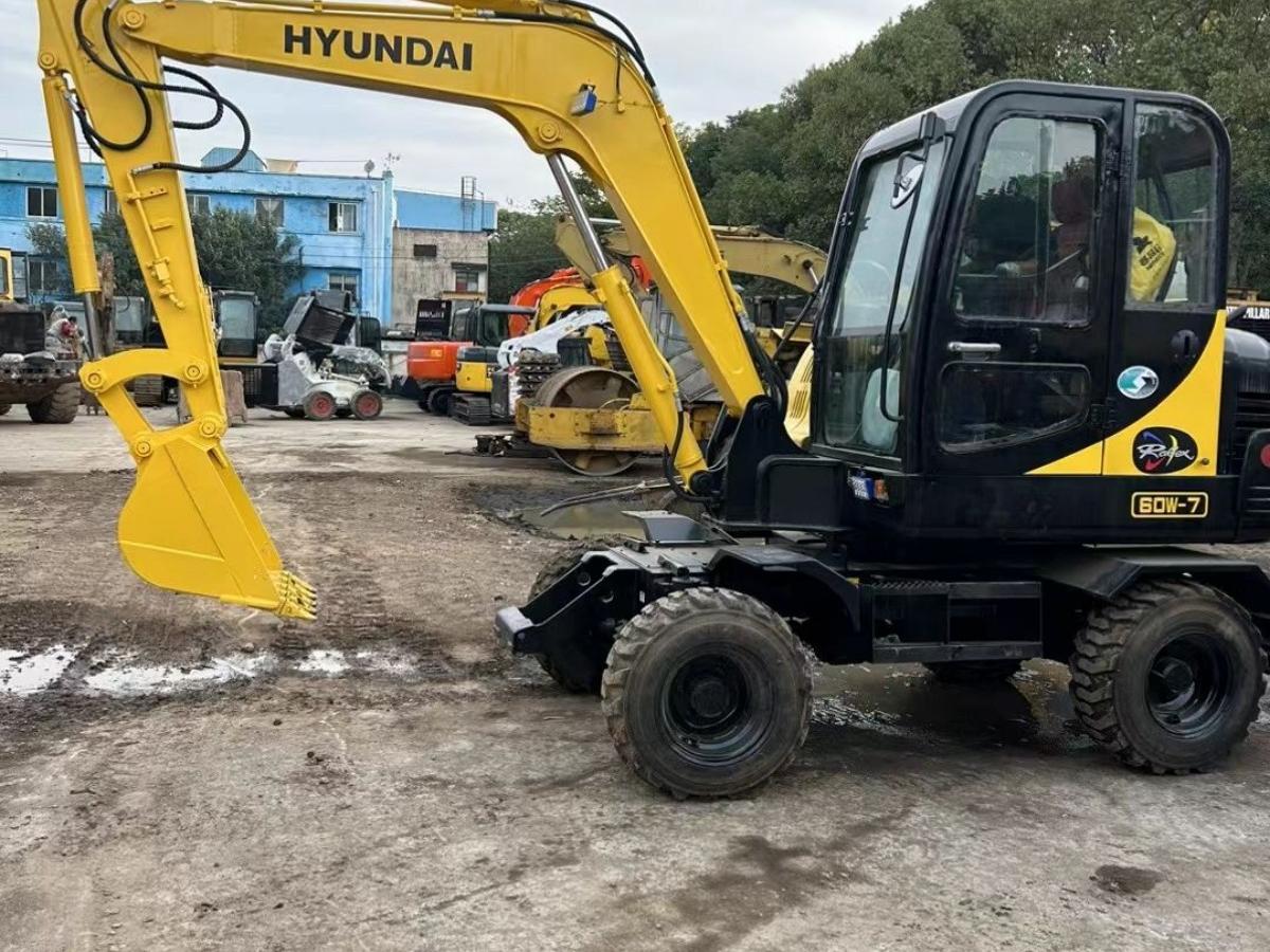 Used Hyundai R60W-7 Wheel Excavator for Sale - 图片 2