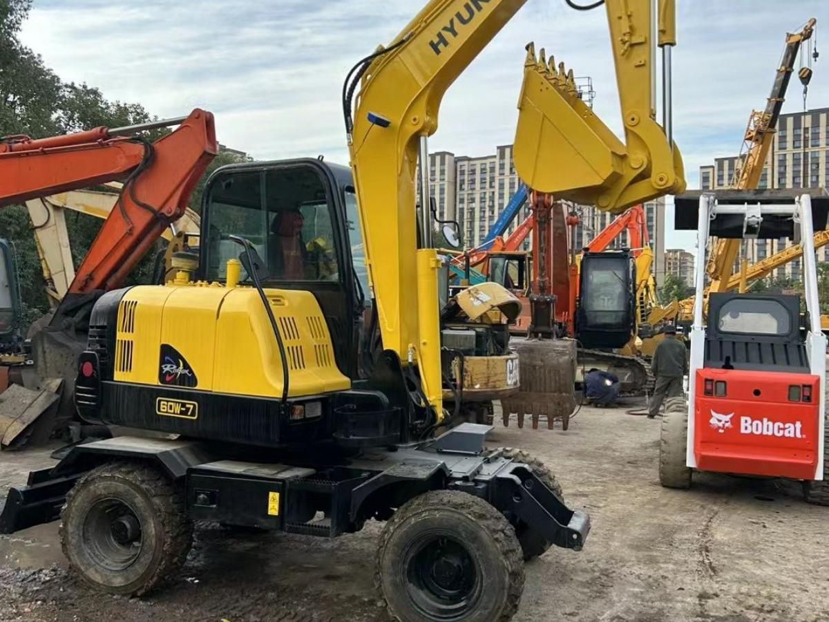 Used Hyundai R60W-7 Wheel Excavator for Sale - 图片 4