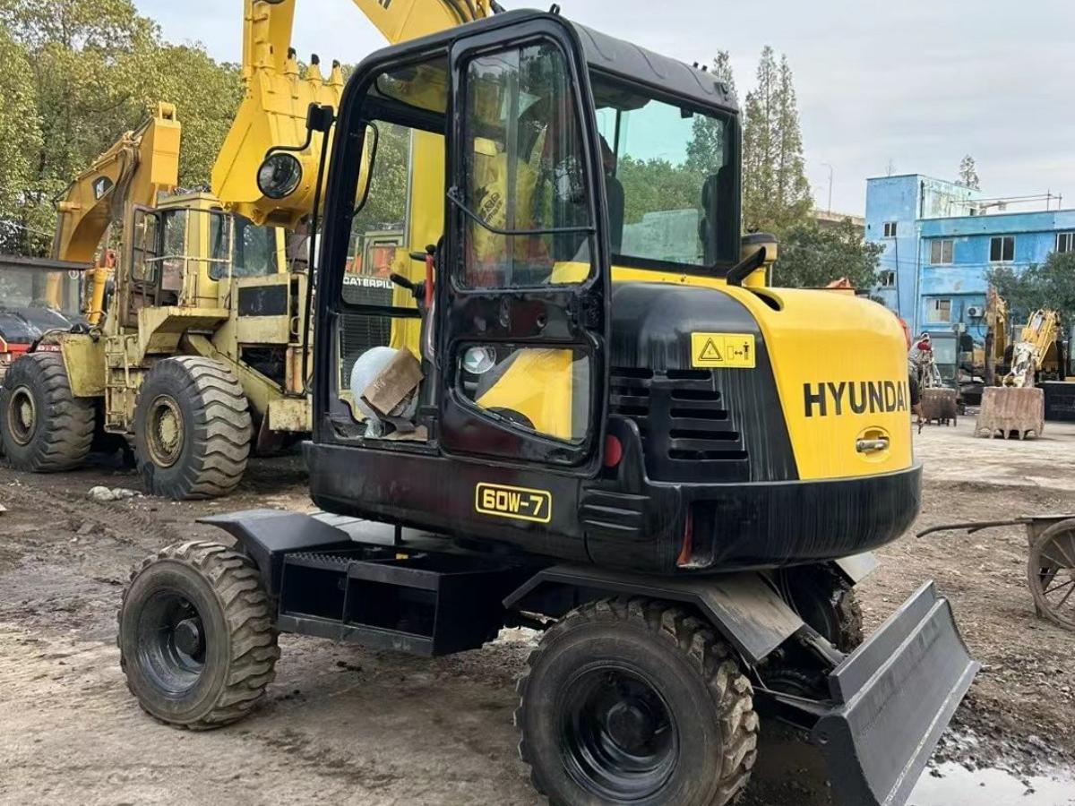 Used Hyundai R60W-7 Wheel Excavator for Sale - 图片 5