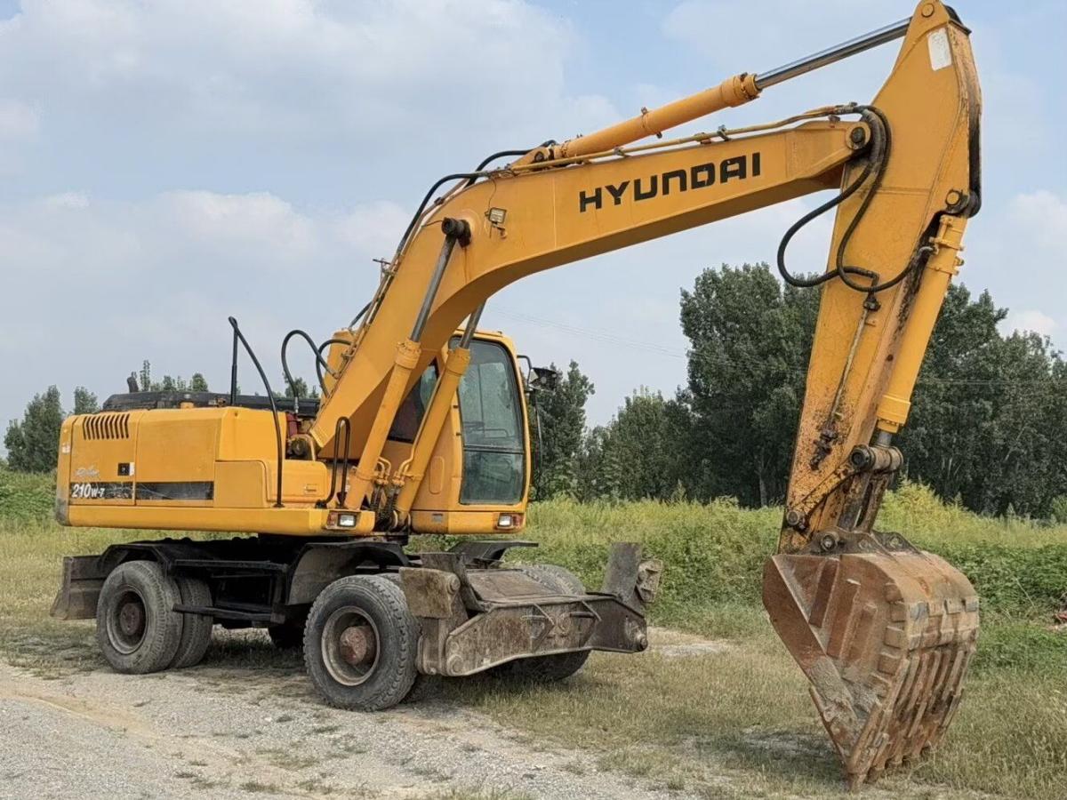 Used Hyundai R210W-7 Wheel Excavator for Sale - 图片 4