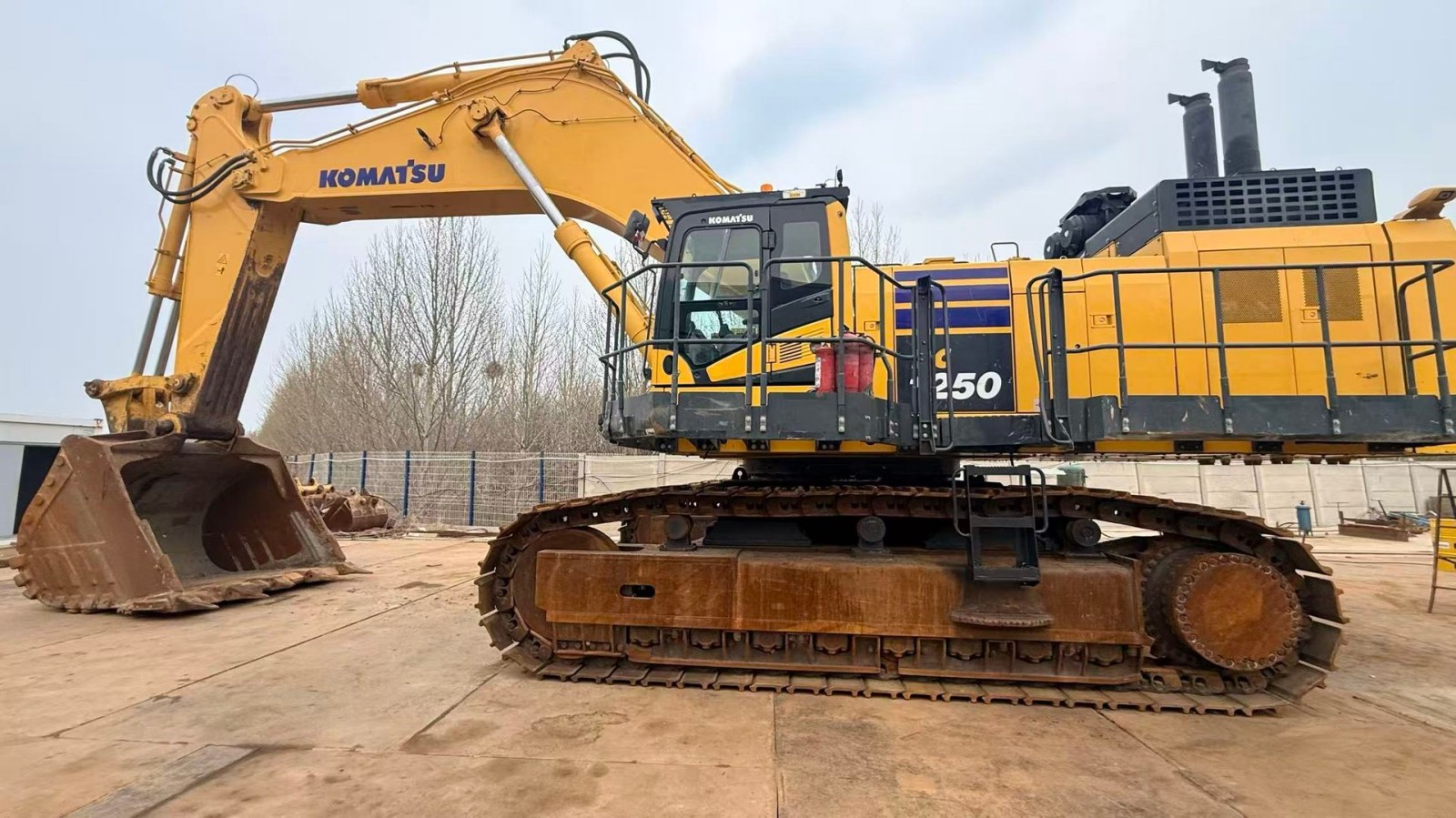 Used Komatsu PC1250 Crawler Excavator for Sale