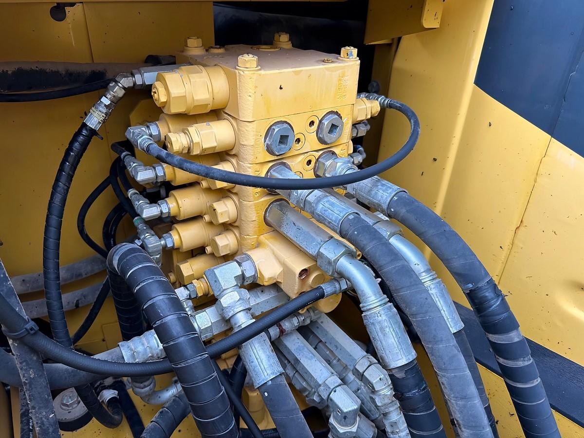 Used Komatsu PC130 Crawler Excavator for Sale - 图片 11
