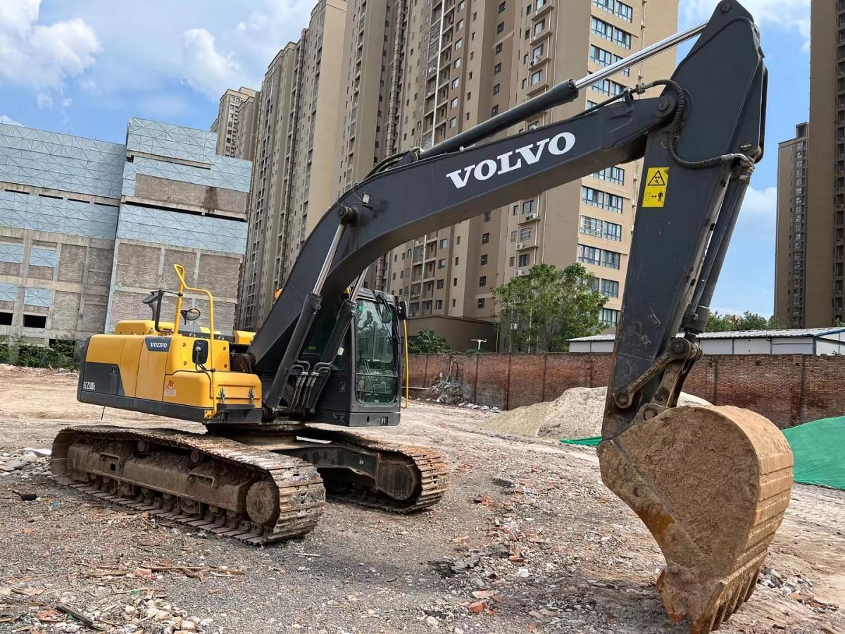 Used Volvo EC220DL Crawler Excavator for Sale