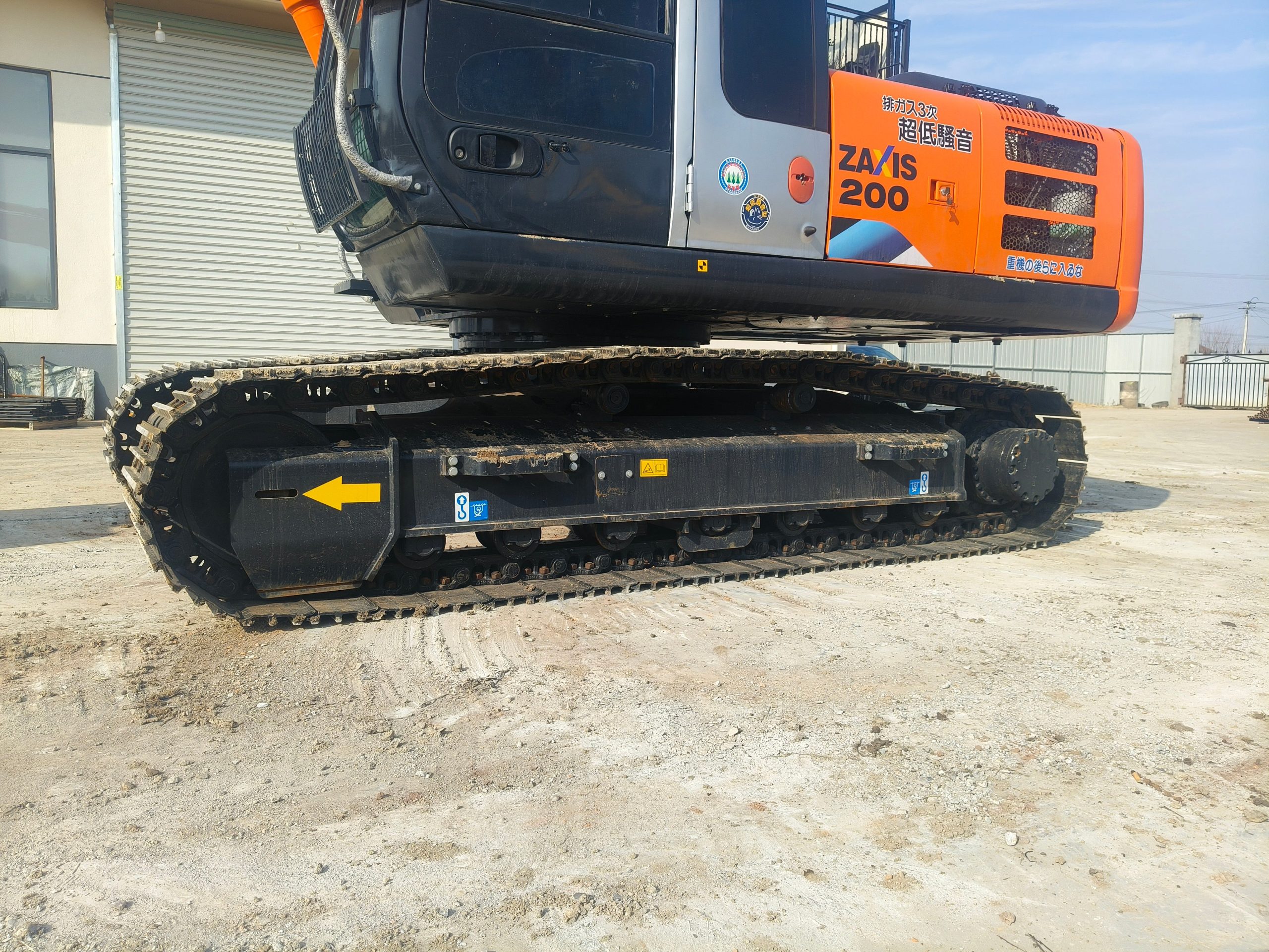 Used Hitachi ZX200 excavator undercarriage view - YIHUI Machinery