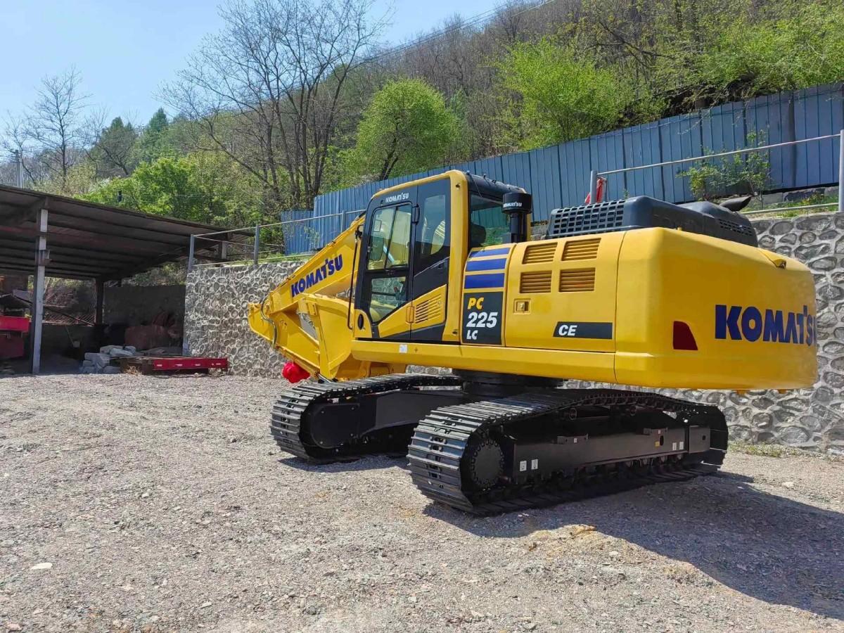 New Komatsu PC225LC-11M1 Crawler Excavator for Sale