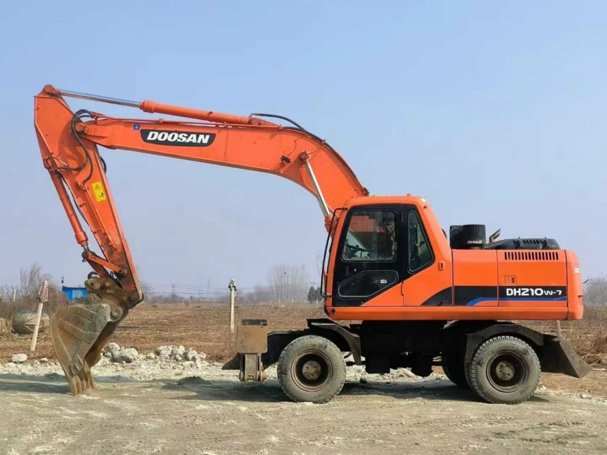 Used DOOSAN DH210W-7 Crawler Excavator for Sale