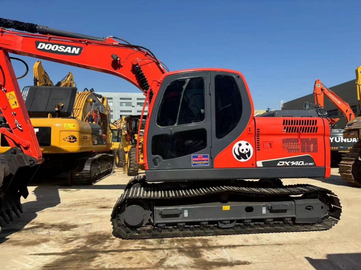 Used DOOSAN DX140LC-9C Crawler Excavator for Sale