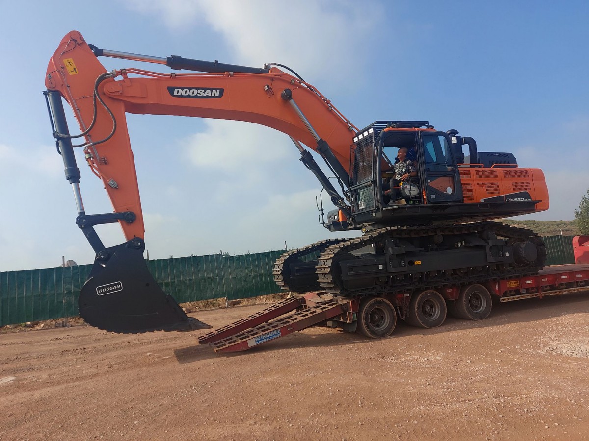 Used DOOSAN DX520LC-9C Crawler Excavator for Sale