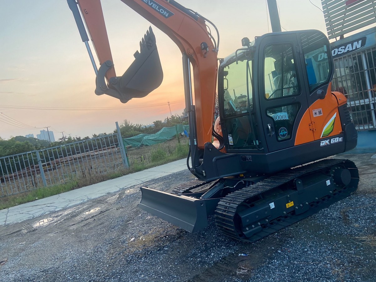 New Develon DX60E Crawler Excavator for Sale - 图片 3