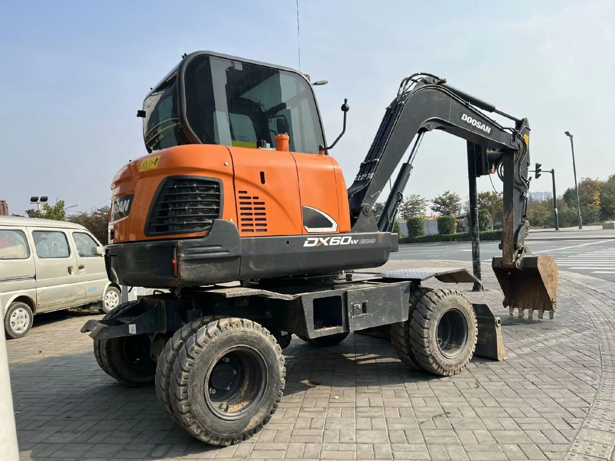 Used DOOSAN DX60W Wheel Excavator for Sale