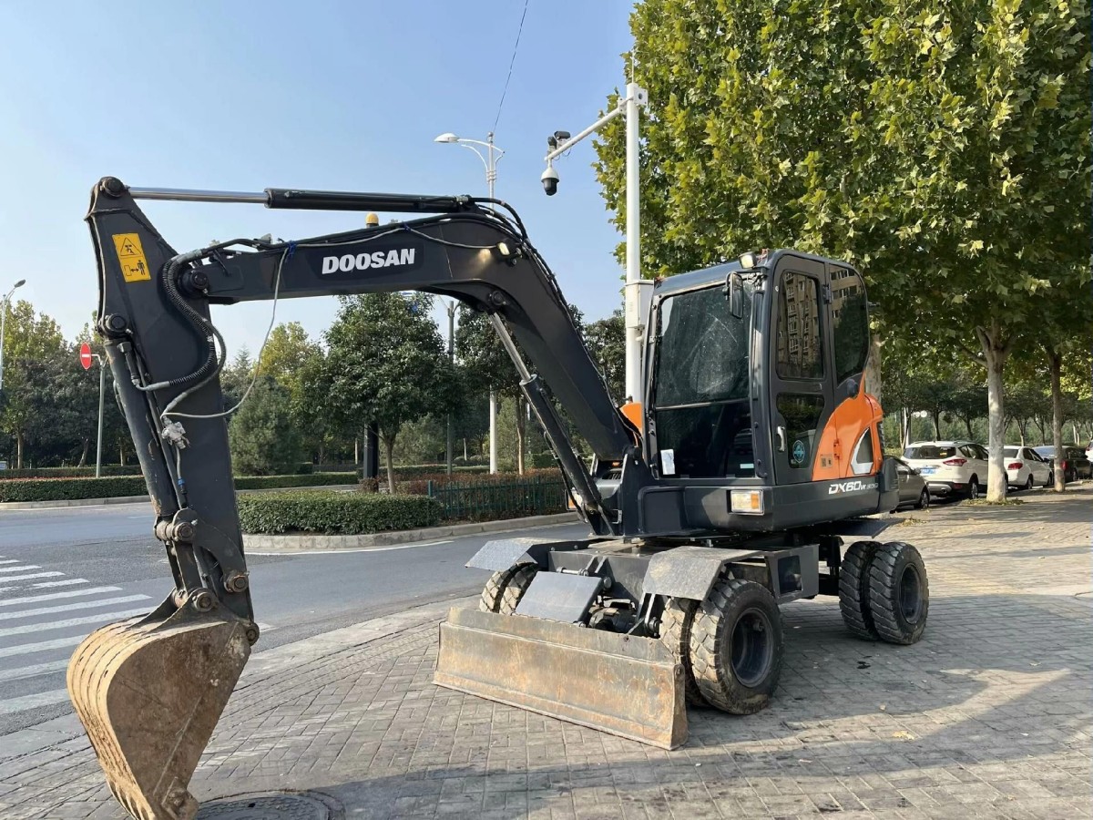 Used DOOSAN DX60W Wheel Excavator for Sale - 图片 2