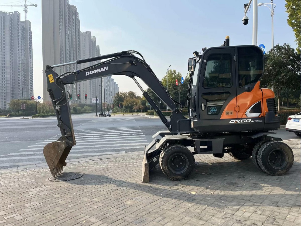 Used DOOSAN DX60W Wheel Excavator for Sale - 图片 3