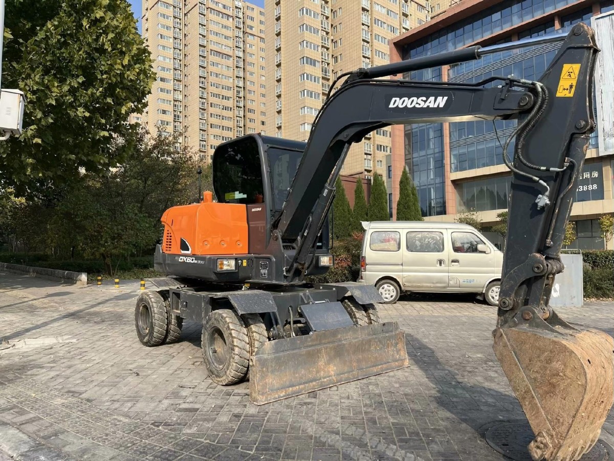 Used DOOSAN DX60W Wheel Excavator for Sale - 图片 4