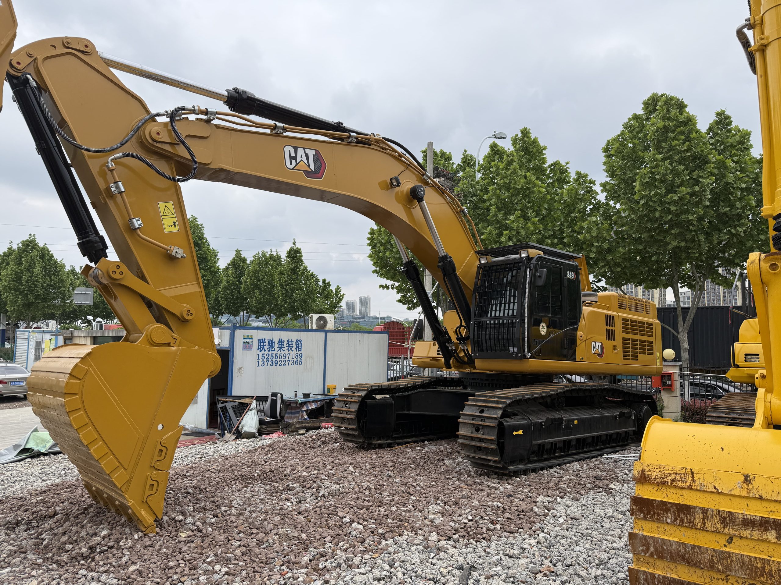 Used CAT 349 large crawler excavator side view - YIHUI Machinery
