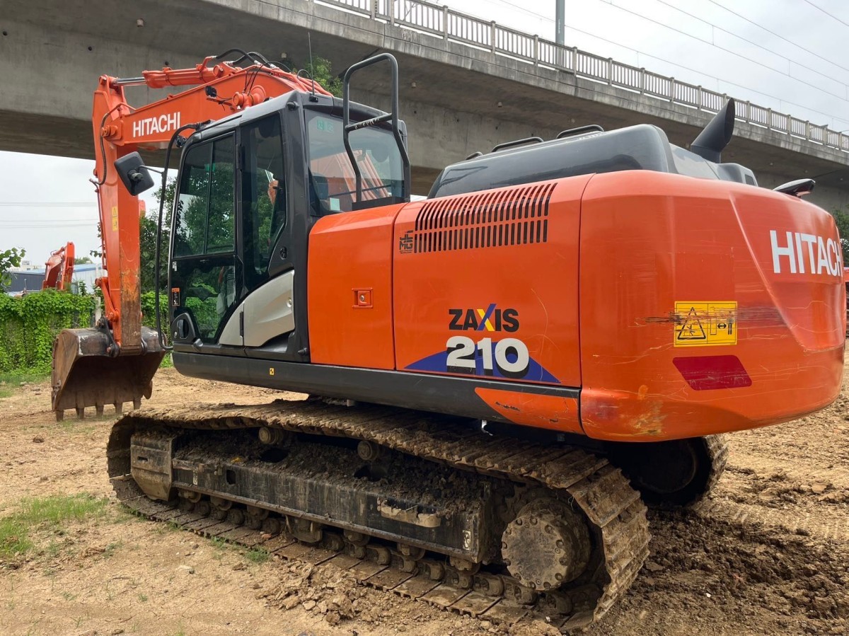 Used Hitachi ZX210 Crawler Excavator for Sale