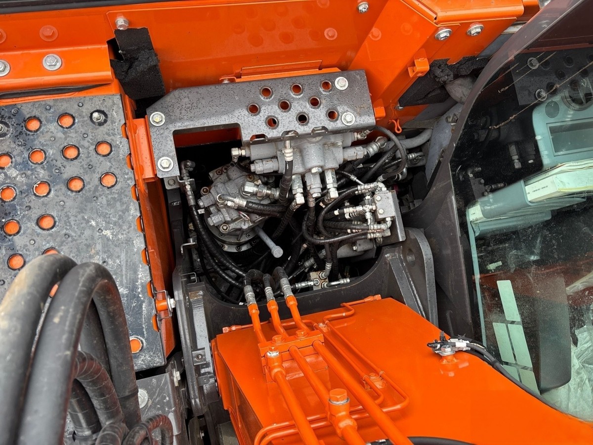 Used Hitachi ZX135 Crawler Excavator for Sale - 图片 11