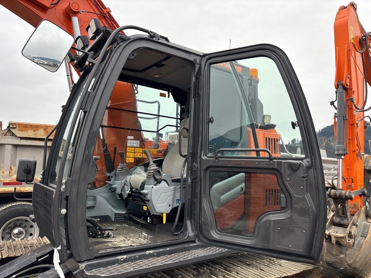 Used Hitachi ZX135 Crawler Excavator for Sale - 图片 6