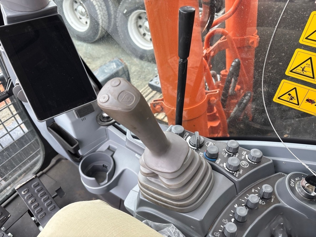 Used Hitachi ZX135 Crawler Excavator for Sale - 图片 9