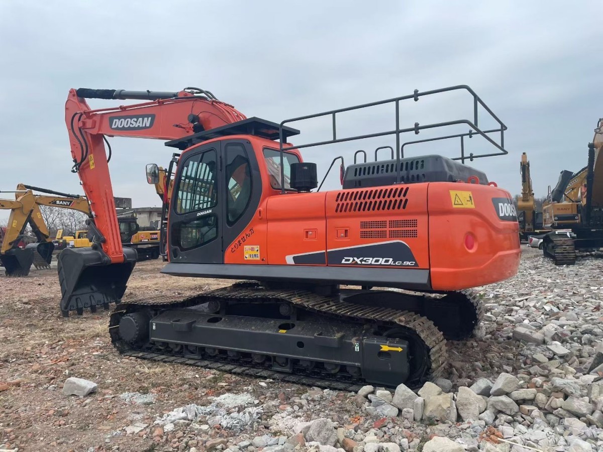Used DOOSAN DX300LC-9C Crawler Excavator for Sale