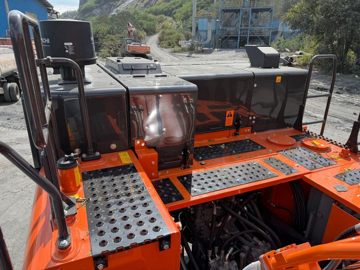 Used Hitachi ZX520LCH-6A Crawler Excavator for Sale - 图片 10
