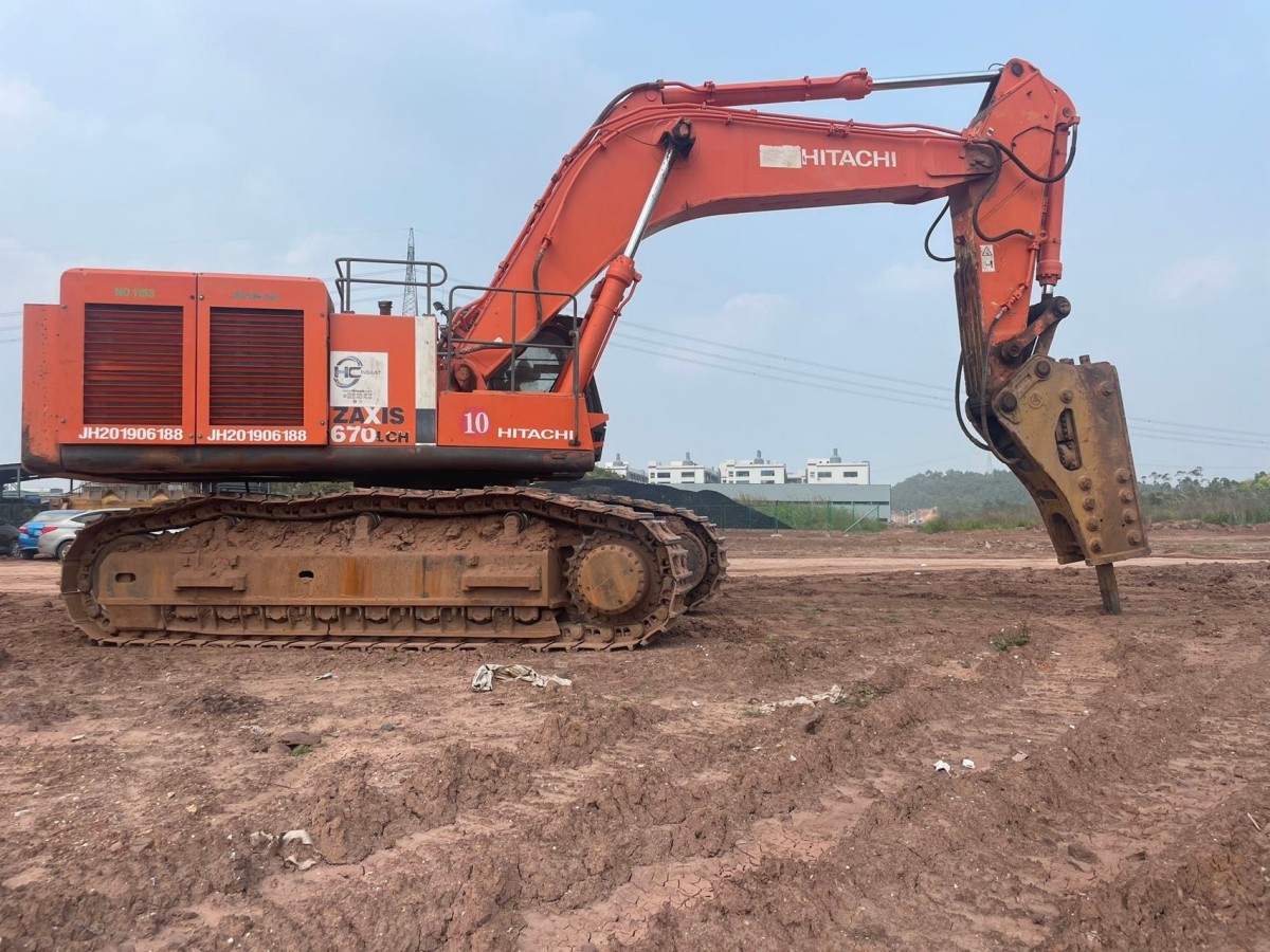 Used Hitachi ZX670LCH-5G Crawler Excavator for Sale