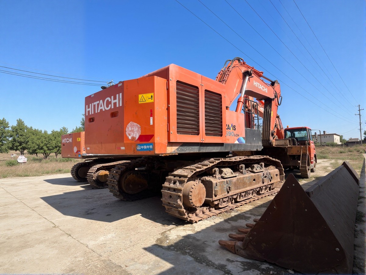 Used Hitachi ZX690LCH-7 Crawler Excavator for Sale