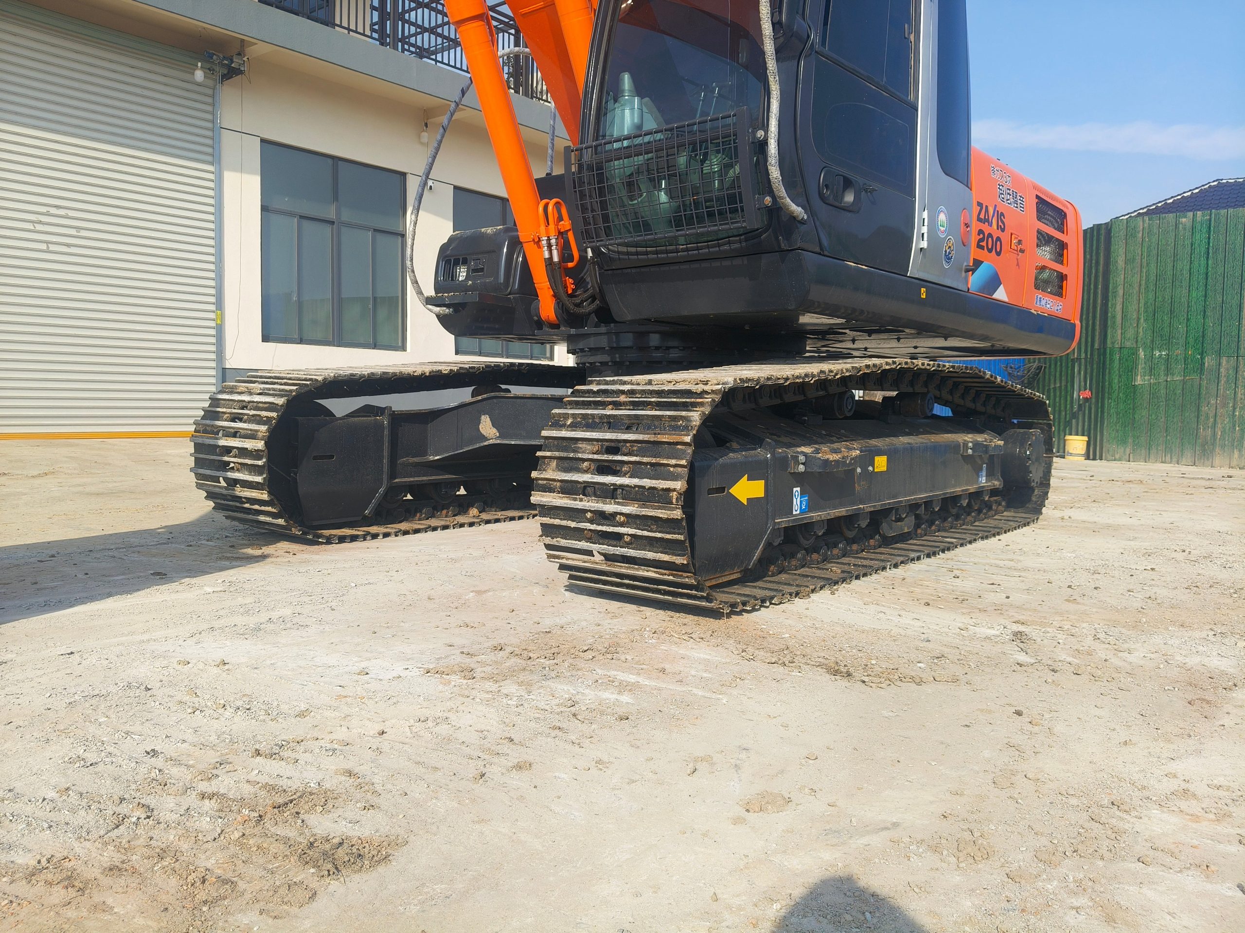Used Hitachi ZX200 excavator boom and upperstructure - YIHUI Machinery