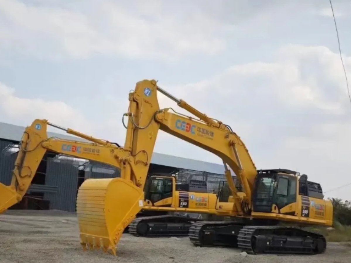 Used Komatsu PC550LC-11M0 Crawler Excavator for Sale