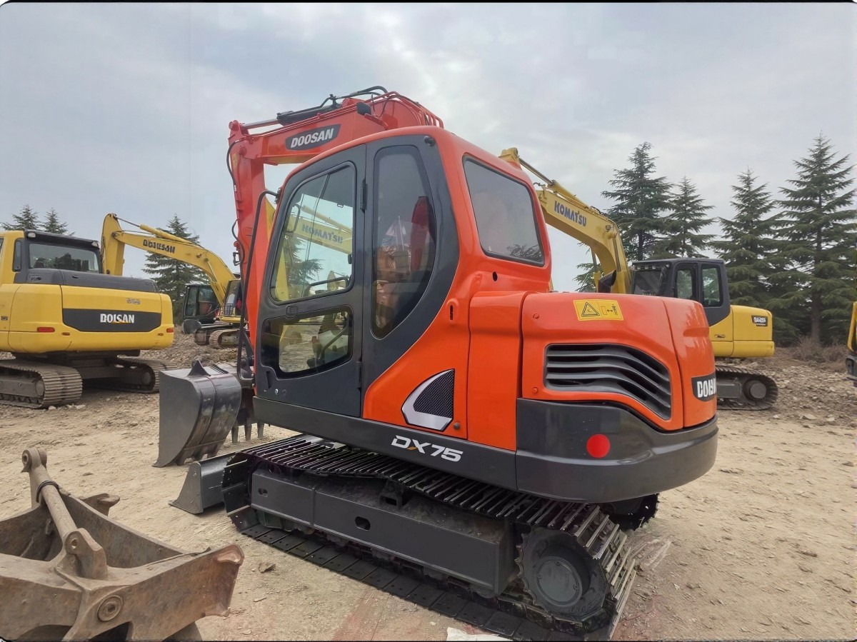 Used DOOSAN DX75 Crawler Excavator for Sale