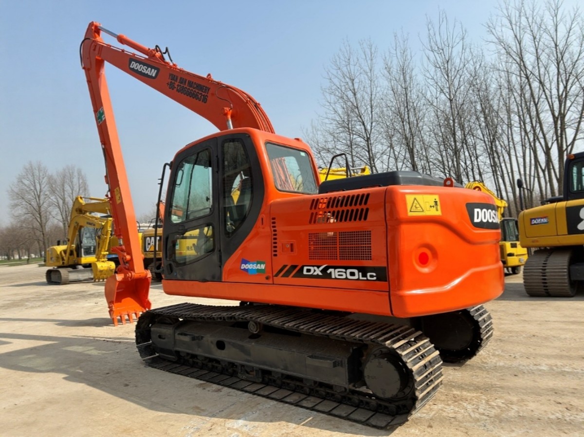 Used DOOSAN DX160LC Crawler Excavator for Sale